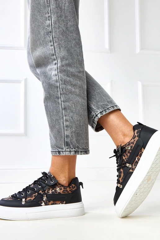 Czarno- białe sneakersy na platformie... Czarno- białe sneakersy na platformie...