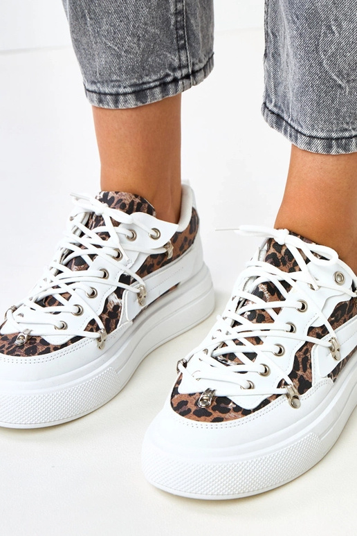 Białe sneakersy na platformie z... Białe sneakersy na platformie z...