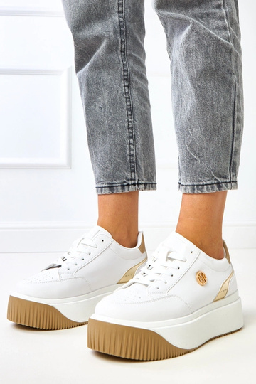 Białe sneakersy na...
