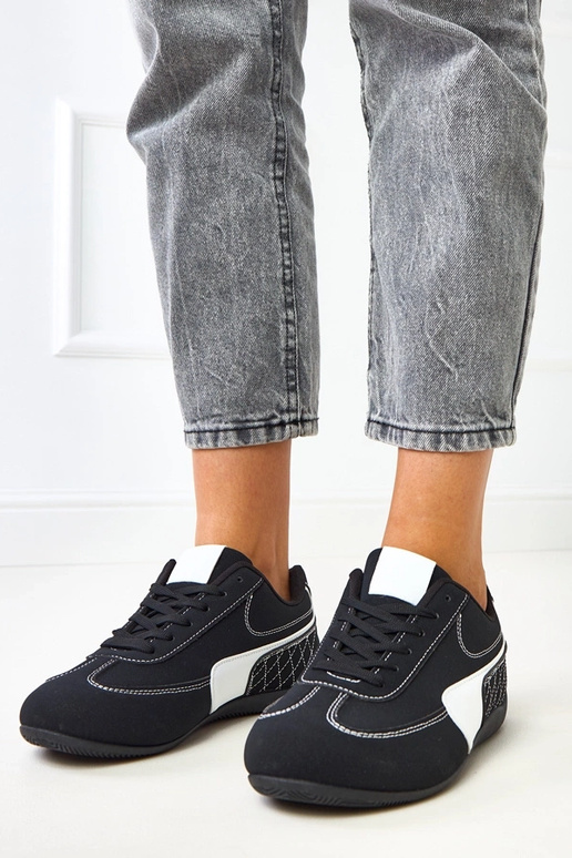 Czarne sneakersy z białym akcentem... Czarne sneakersy z białym akcentem...