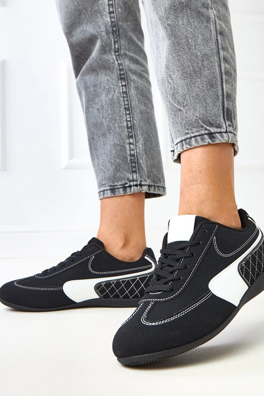 Czarne sneakersy z białym akcentem... Czarne sneakersy z białym akcentem...