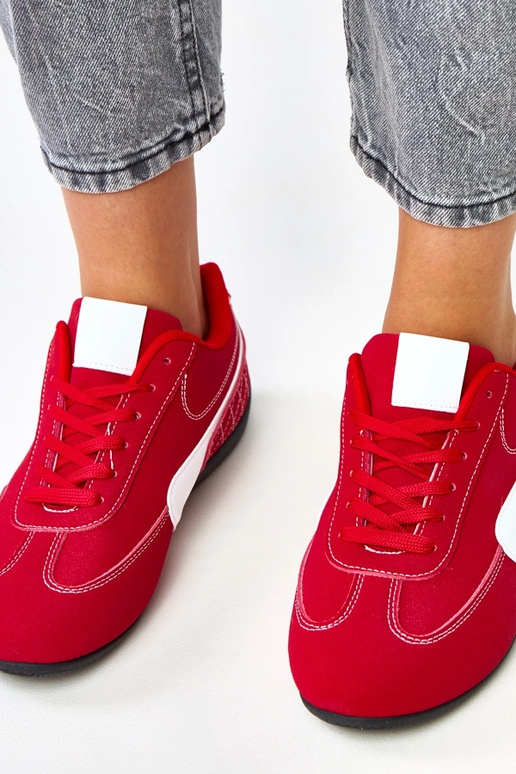 Czerwone sneakersy z białym akcentem... Czerwone sneakersy z białym akcentem...
