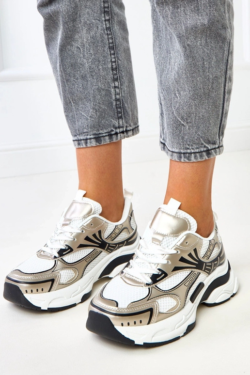 Złote sneakersy sportowe na masywnej... Złote sneakersy sportowe na masywnej...