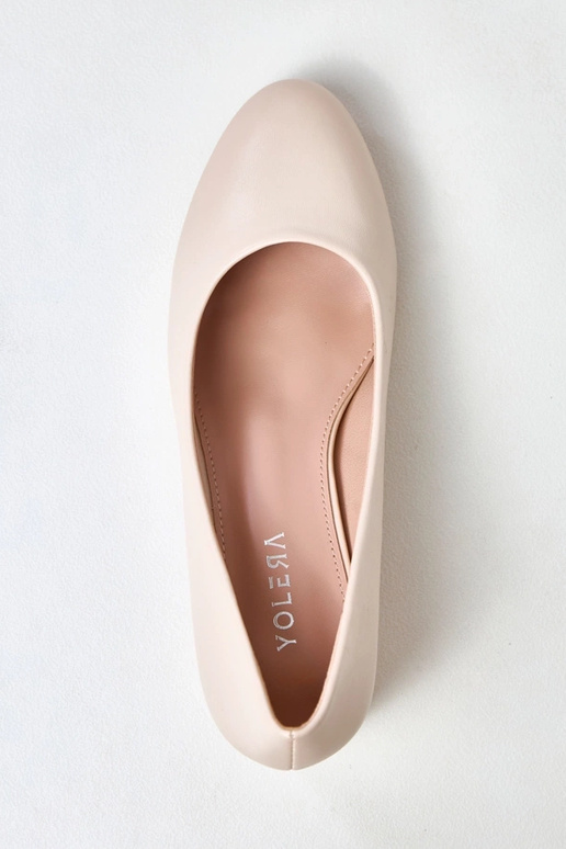 Beżowe czółenka na niskim słupku Polili