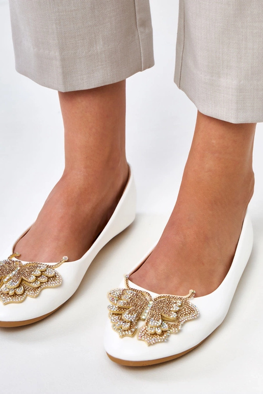 Białe balerinki z ozdobnym motylem Gruca Białe balerinki z ozdobnym motylem Gruca
