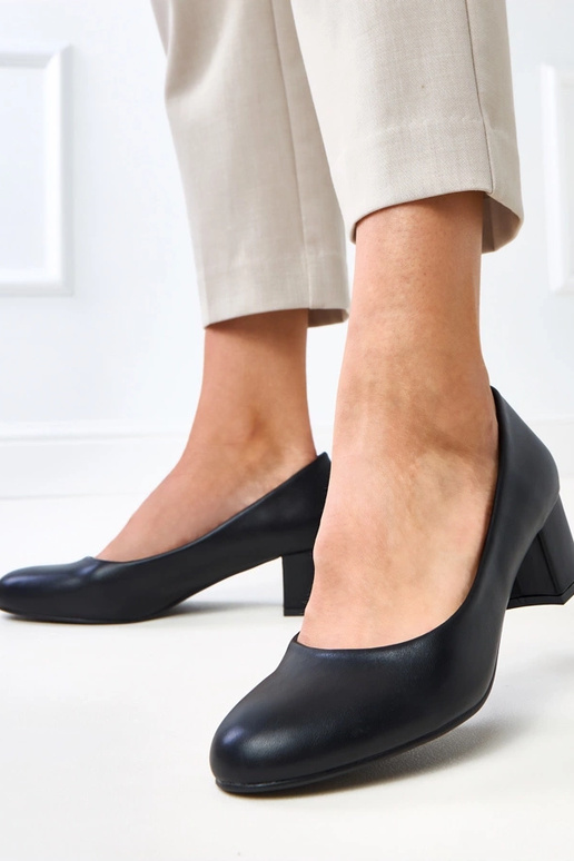 Czarne klasyczne czółenka na niskim...