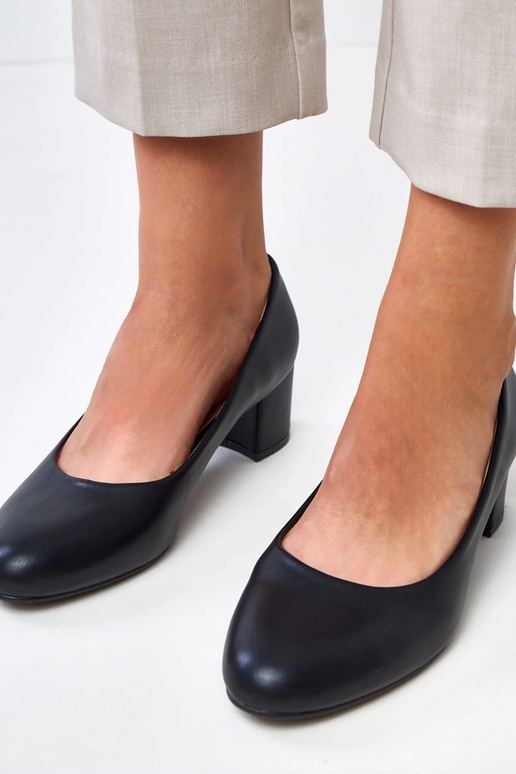 Czarne klasyczne czółenka na niskim...