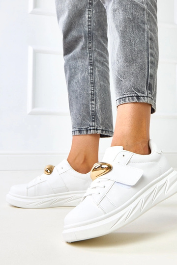 Białe sneakersy na... 2