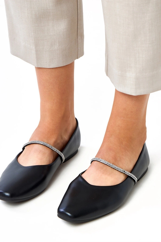 Czarne balerinki z ozdobnym paskiem... Czarne balerinki z ozdobnym paskiem...