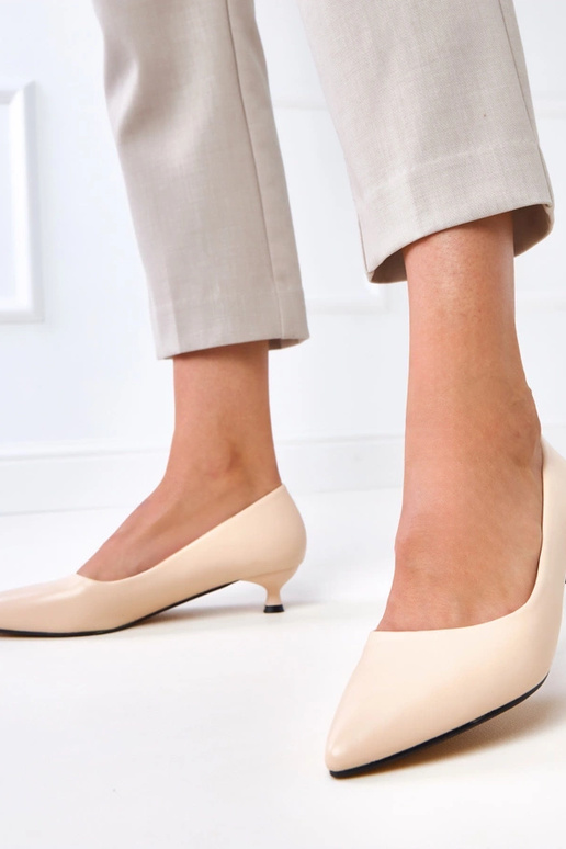 Beżowe czółenka na niskim obcasie Louise