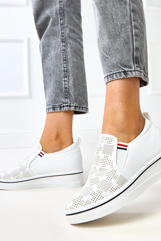 Białe tenisówki ażurowe na koturnie... Białe tenisówki ażurowe na koturnie...