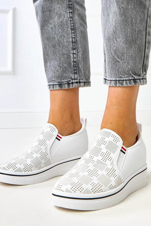 Białe tenisówki ażurowe na koturnie... Białe tenisówki ażurowe na koturnie...