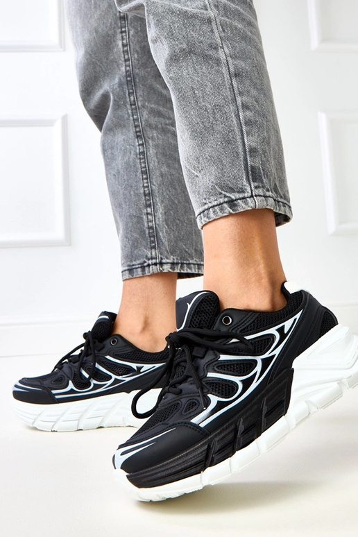Czarne sneakersy na masywnej... Czarne sneakersy na masywnej...