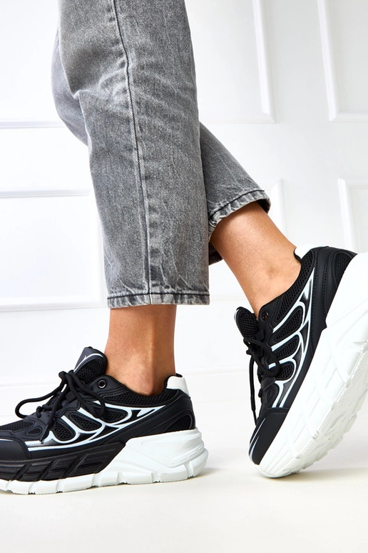 Czarne sneakersy na masywnej... Czarne sneakersy na masywnej...