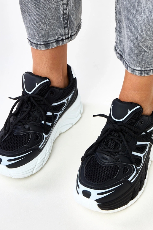 Czarne sneakersy na masywnej... Czarne sneakersy na masywnej...