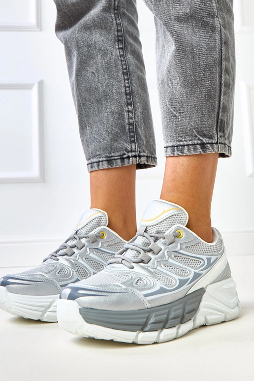 Srebrne sneakersy na masywnej... Srebrne sneakersy na masywnej...