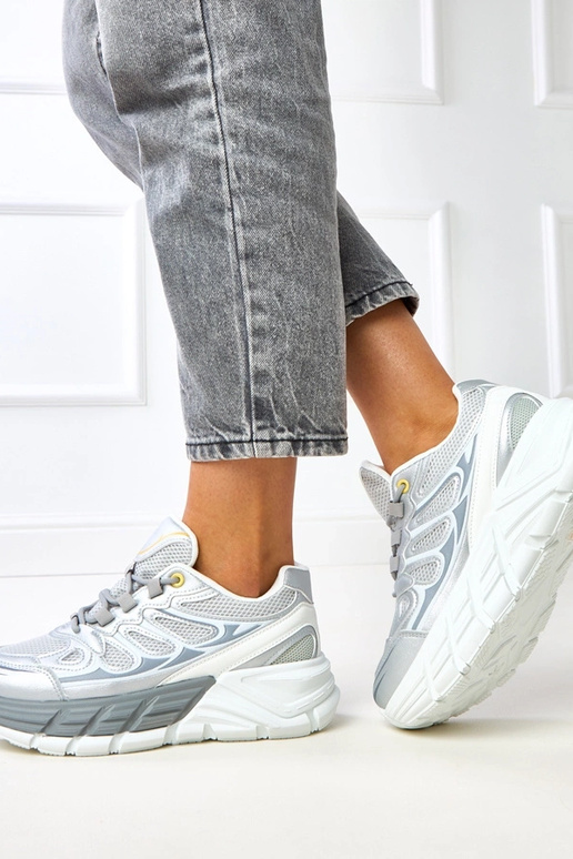 Srebrne sneakersy na masywnej... Srebrne sneakersy na masywnej...