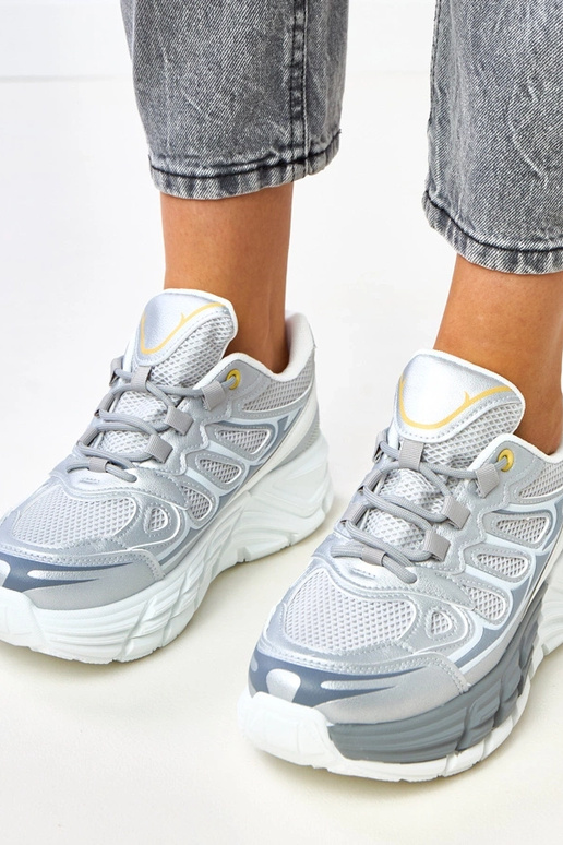 Srebrne sneakersy na masywnej... Srebrne sneakersy na masywnej...