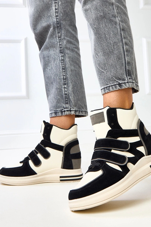 Wysokie sneakersy czarno-białe na... Wysokie sneakersy czarno-białe na...