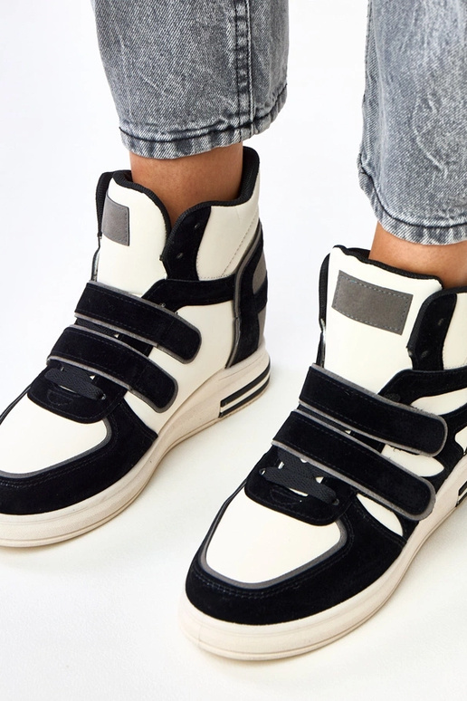 Wysokie sneakersy czarno-białe na... Wysokie sneakersy czarno-białe na...