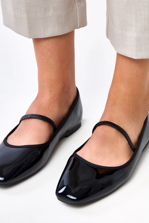Czarne lakierowane balerinki z gumką... Czarne lakierowane balerinki z gumką...