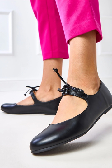 Czarne balerinki wiązane na... 2