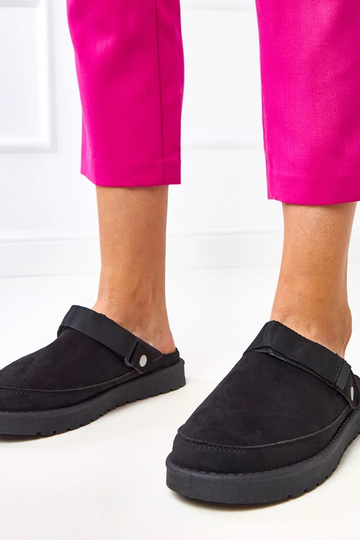 Czarne mule zapinane na...