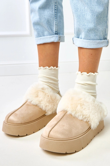 Beżowe krótkie śniegowce...