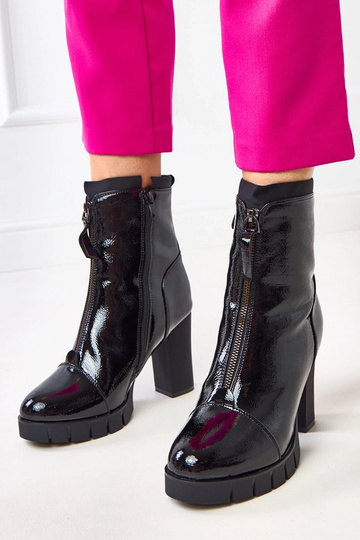 Czarne lakierowane botki na...