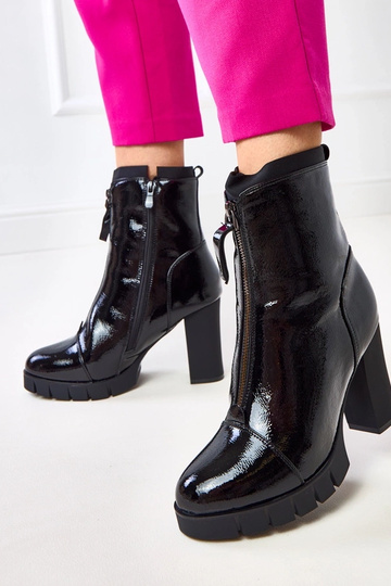Czarne lakierowane botki na... 2