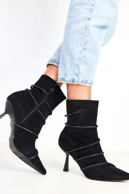 Czarne botki na szpilce zdobione... Czarne botki na szpilce zdobione...