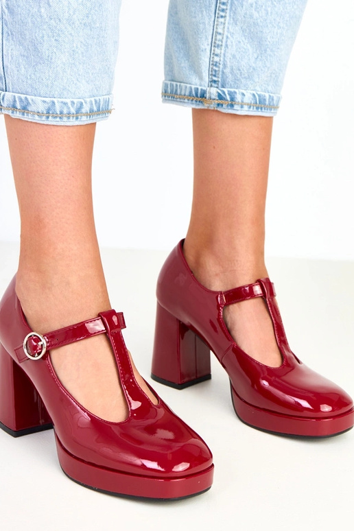 Bordowe półbuty na słupku z zapięciem... Bordowe półbuty na słupku z zapięciem...