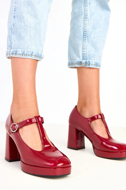 Bordowe półbuty na słupku z zapięciem... Bordowe półbuty na słupku z zapięciem...