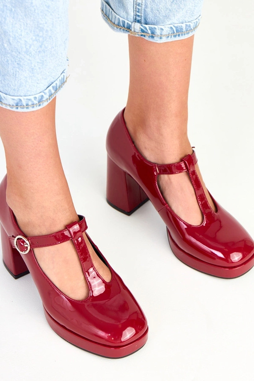 Bordowe półbuty na słupku z zapięciem... Bordowe półbuty na słupku z zapięciem...