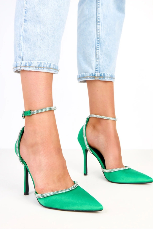 Zielone czółenka satynowe z... Zielone czółenka satynowe z...