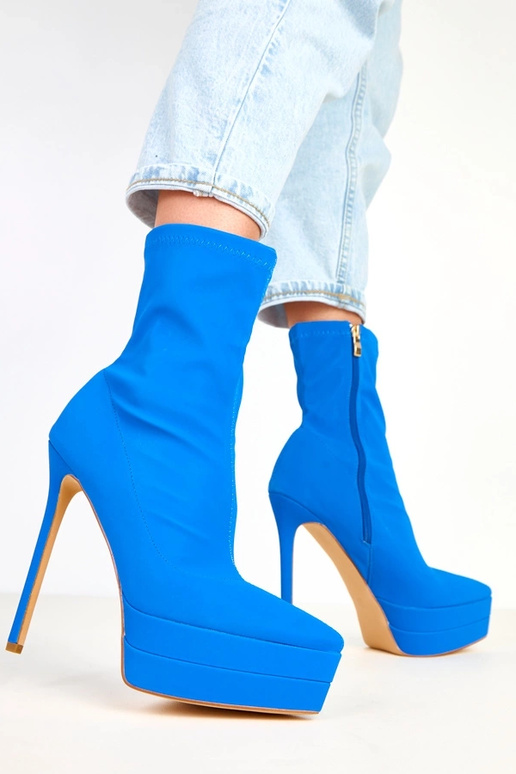 Niebieskie satynowe botki na szpilce... Niebieskie satynowe botki na szpilce...