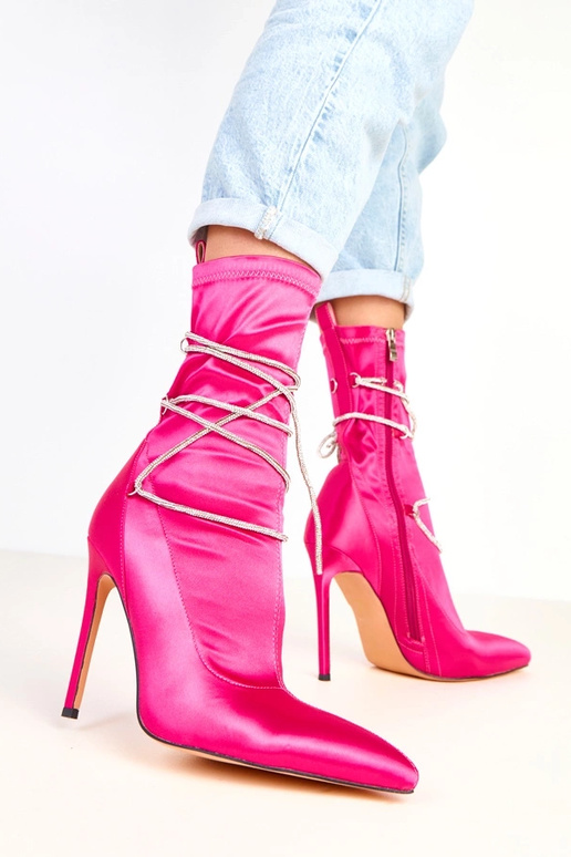 Różowe satynowe botki na szpilce... Różowe satynowe botki na szpilce...