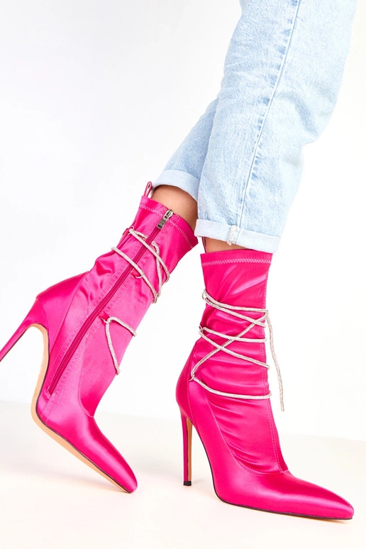 Różowe satynowe botki na szpilce... Różowe satynowe botki na szpilce...