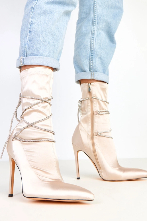 Szampańskie satynowe botki na szpilce... Szampańskie satynowe botki na szpilce...