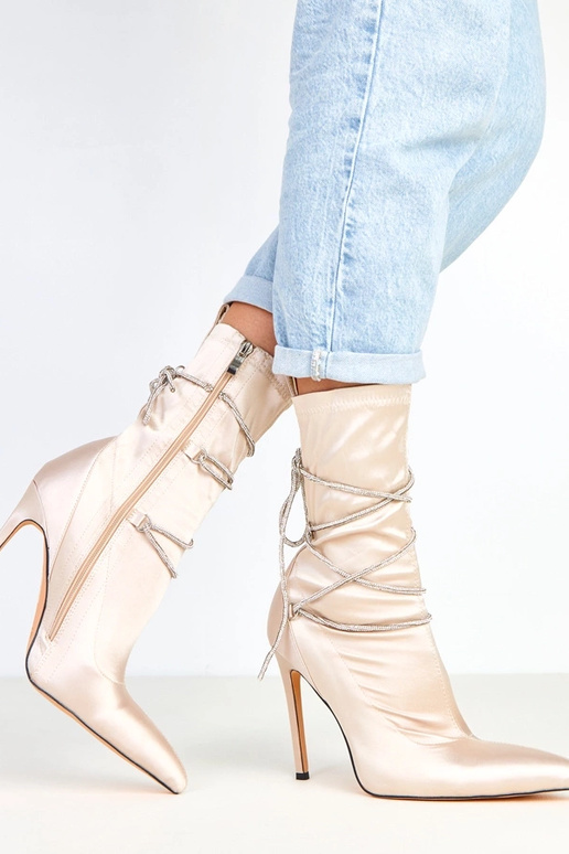 Szampańskie satynowe botki na szpilce... Szampańskie satynowe botki na szpilce...