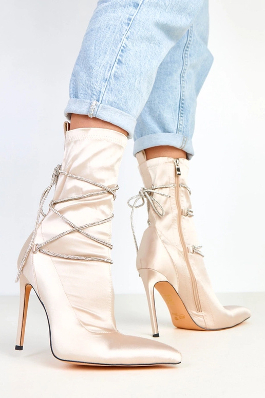 Szampańskie satynowe botki na szpilce... Szampańskie satynowe botki na szpilce...