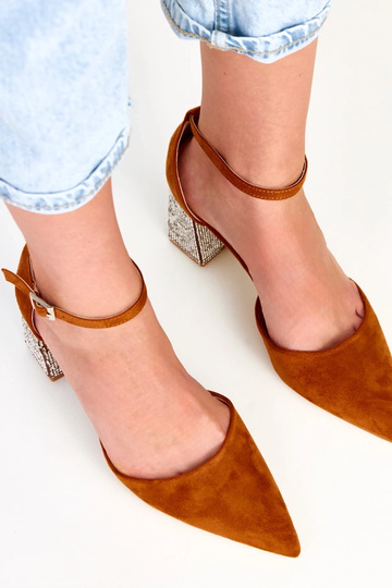 Brązowe czółenka na słupku... 2