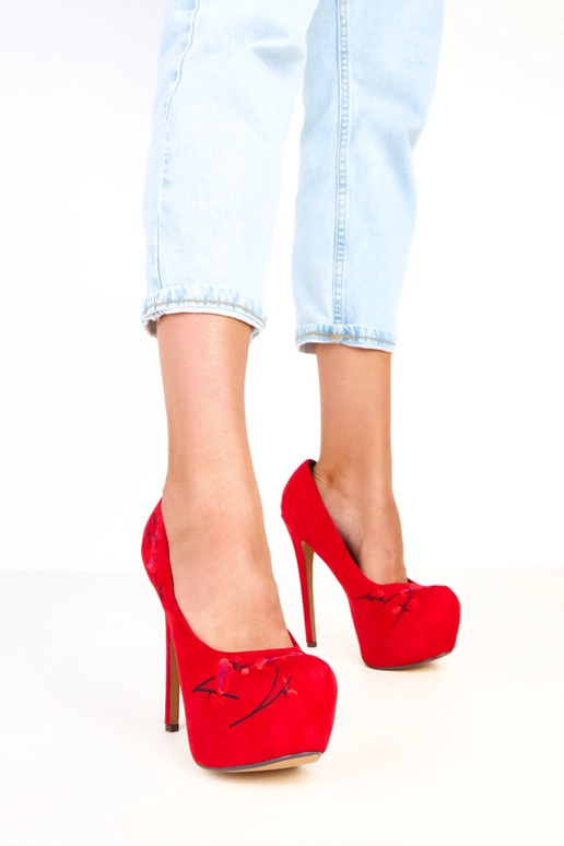 Czerwone szpilki na platformie... Czerwone szpilki na platformie...