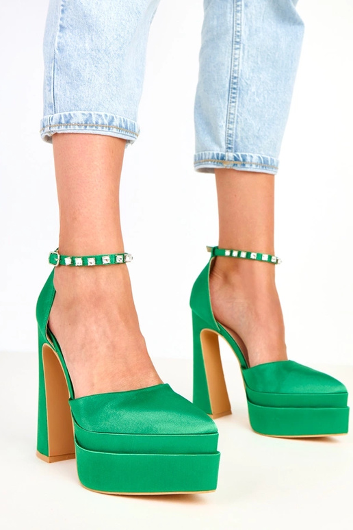 Zielone czółenka na platformie z... Zielone czółenka na platformie z...