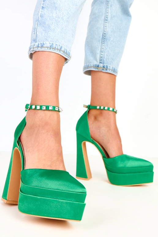 Zielone czółenka na platformie z... Zielone czółenka na platformie z...