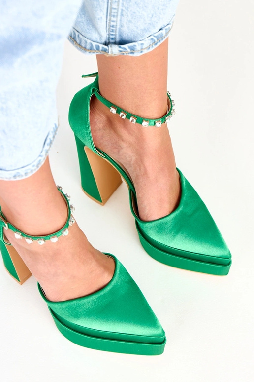 Zielone czółenka na platformie z... Zielone czółenka na platformie z...