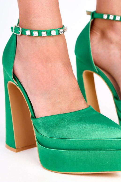 Zielone czółenka na platformie z... Zielone czółenka na platformie z...