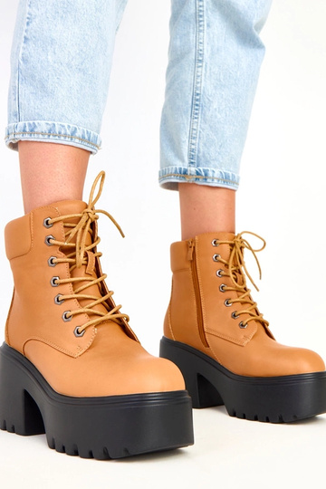 Brązowe botki na masywnym... 2