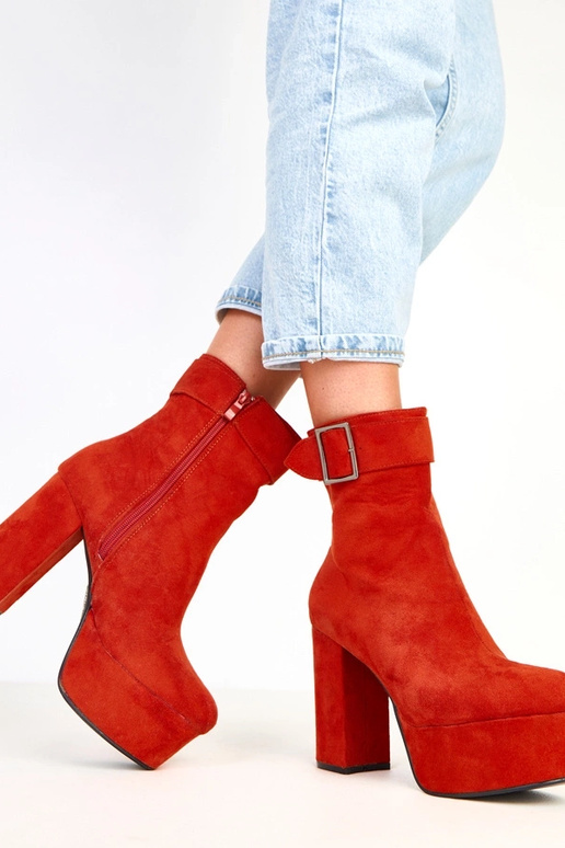 Pomarańczowe botki na platformie z... Pomarańczowe botki na platformie z...