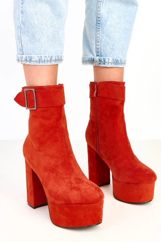 Pomarańczowe botki na platformie z... Pomarańczowe botki na platformie z...